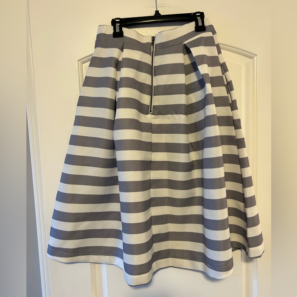 Haute Monde Gray and White Striped A-Line Skirt - Picture 2 of 8